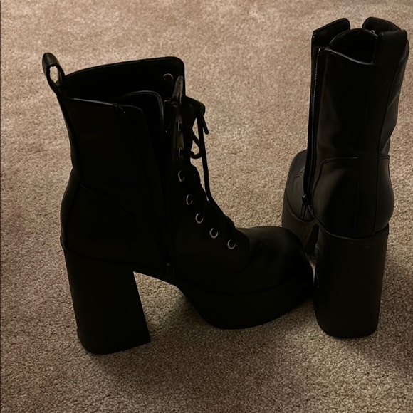 Madden Girl Black Heeled Boots with Comfortable Fit and Stylish Design - Picture 4 of 9